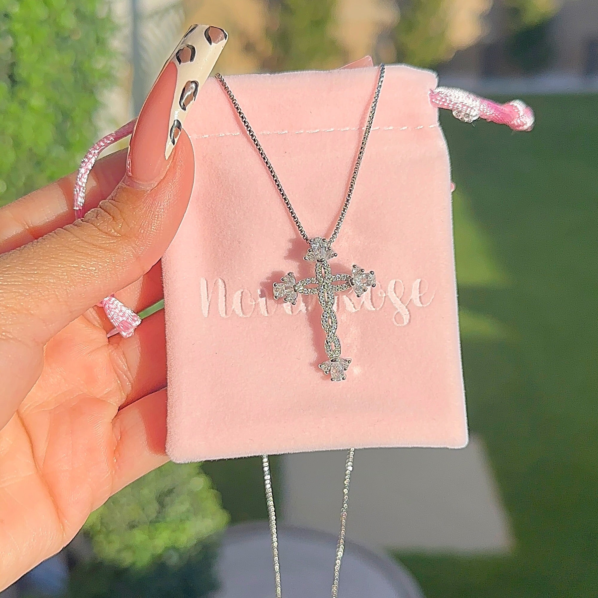 Majestic cross necklace