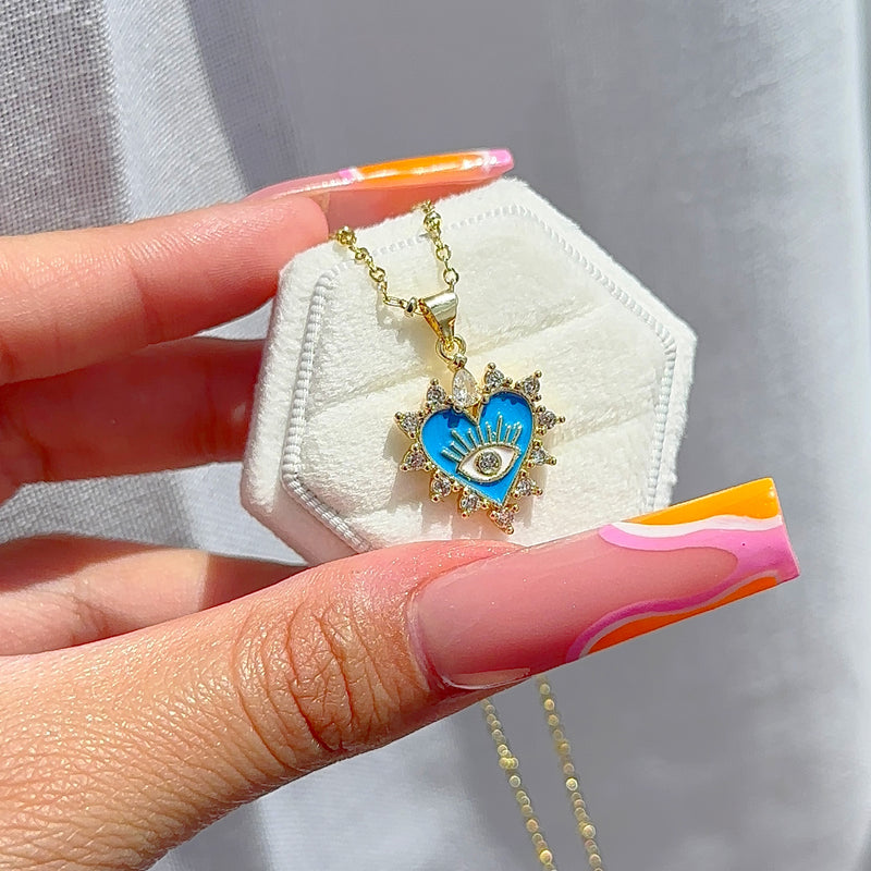 “Heart eyes” necklace