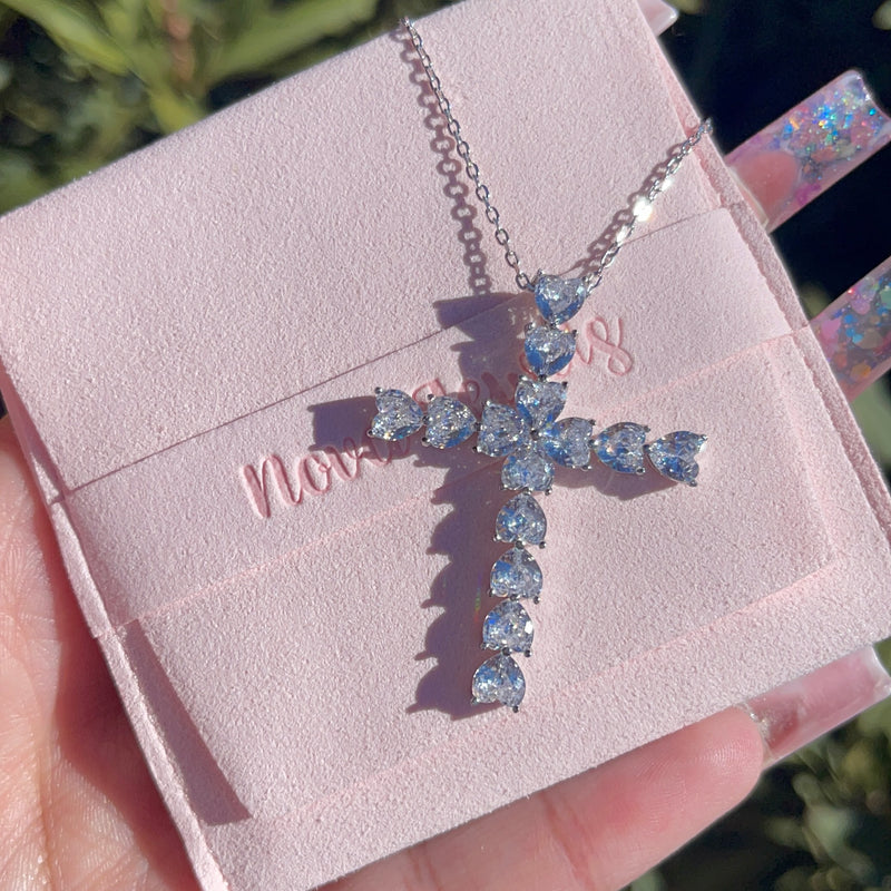 “Cross my heart” Necklace