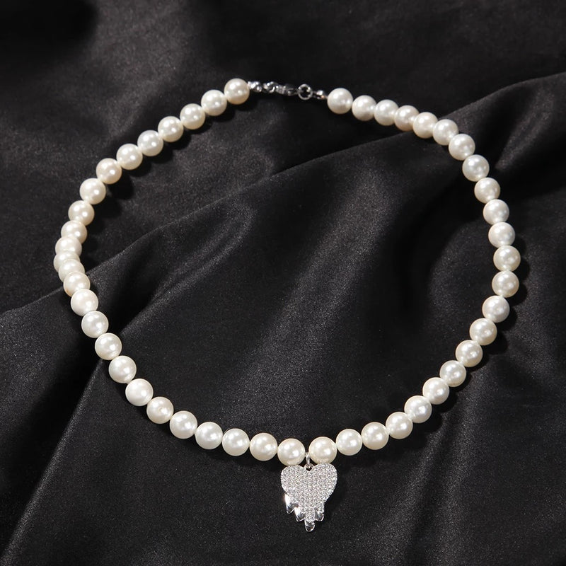 Melting heart pearl necklace